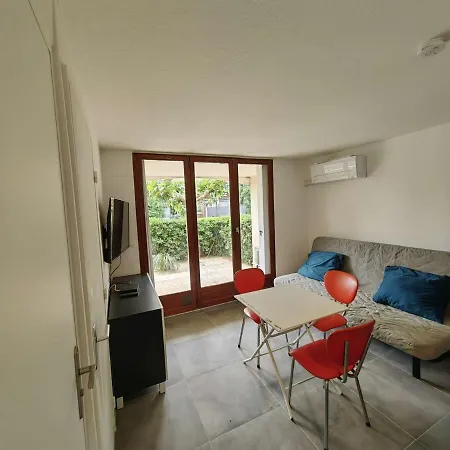Apartment Charmant T2 Cabine Climatise Avec Piscine, Parking Et A 1 Km De La Plage, Ideal Pour 5 Pers. - Fr-1-607-144