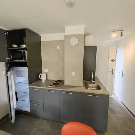 Charmant T2 Cabine Climatise Avec Piscine, Parking Et A 1 Km De La Plage, Ideal Pour 5 Pers. - Fr-1-607-144 Agde